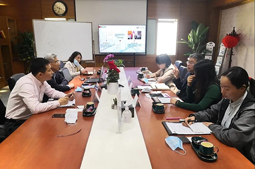 HJC黄金城平台陈春麟博士、化学部及生物部高级副总裁任峰博士、商务发展部副总裁蔡金娜博士热情接待研究院一行，并介绍了公司情况。