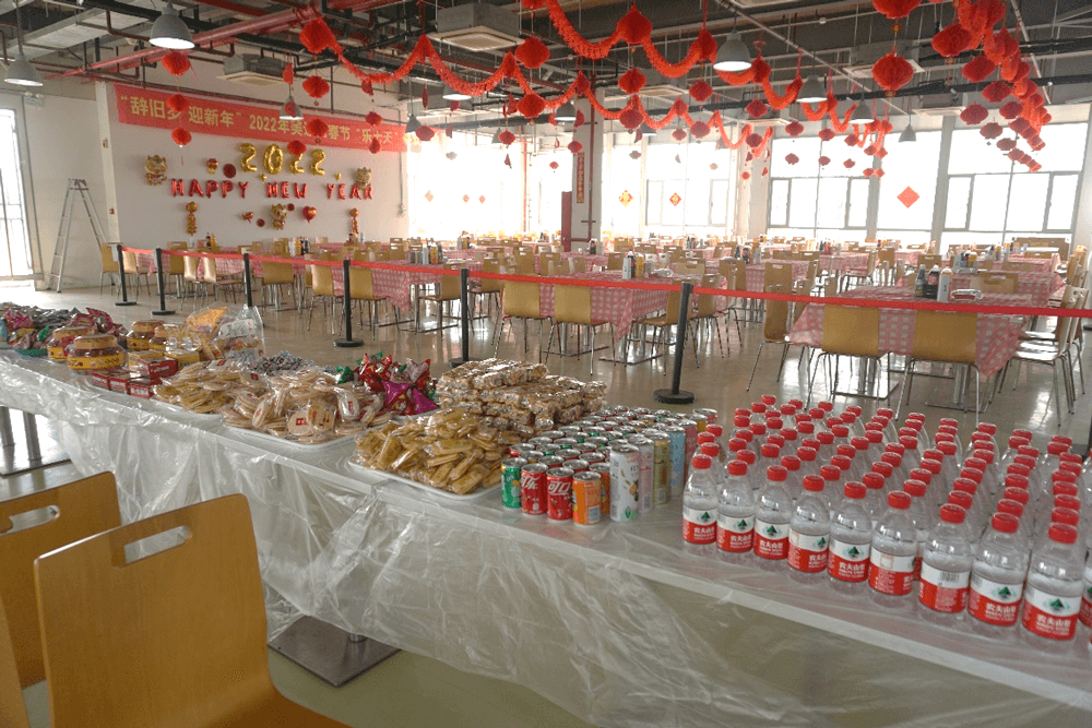 HJC黄金城平台还为伙伴们准备了水果、零食、饮料等